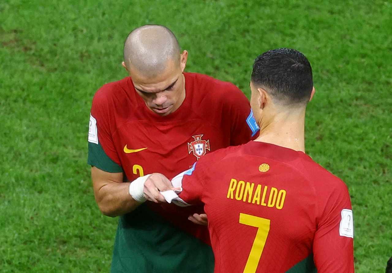 Pepe predaje kapetansku traku Cristianu Ronaldu