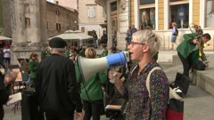 Mnoštvo Puljana i poruka na mirnom prosvjedu na Portarati (foto: HRT Centar Pula), Foto: -/-