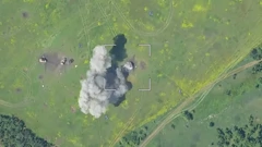 Snimka dronom pogođenog oklopnog vozila