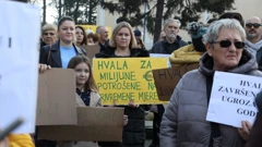 Građani prosvjedovali u Petrinji: Obnova ide presporo
