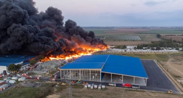  Pogled iz zraka na požar u osječkoj tvrtki za preradu plastike "Drava International" 