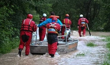 Civilna zaštita i HGSS spašavaju životinje iz poplavljenjih domova, Foto: Davor Puklavec/PIXSELL