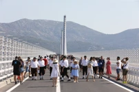 U 10 sati Pelješki most otvoren je za pješake, Foto: Grgo Jelavic /Pixsell