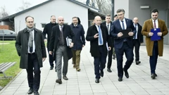 Premijer Plenković u Petrinji obišao kuću u izgradnji te uručio niz ugovora i sporazuma 