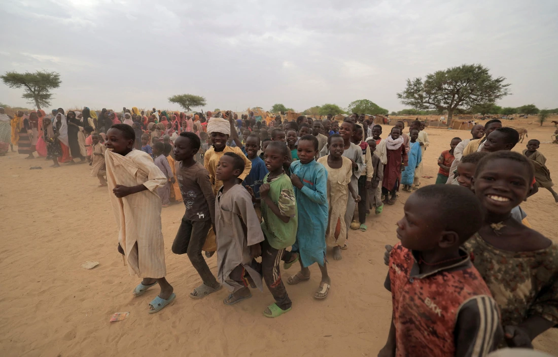 Sudanska djeca izbjeglica iz regije Darfur, pohađaju sportski trening u improviziranim skloništima