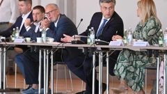 Petrčane: Andrej Plenković sastao se s predstavnicima turističkog sektora, županima priobalnih županija i gospodarstvenicima 