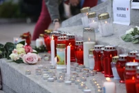 Zagreb: Paljenje svijeća u čast stradalima u pokolju u školi u Beogradu, Foto: Emica Elvedji /Pixsell
