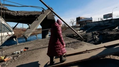 Ljudi bježe iz grada Irpina izvan Kijeva