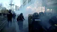Pariz: Policija suzavcem protiv "Konvoja slobode" 