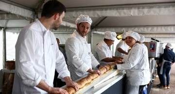 Ispečen najduži 'baguette' na svijetu