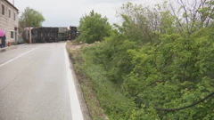 Na državnoj cesti Drniš-Knin prevrnula se cisterna, Foto: HTV/HRT