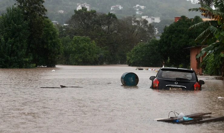 Poplavljeni automobil u rijeci Taquari