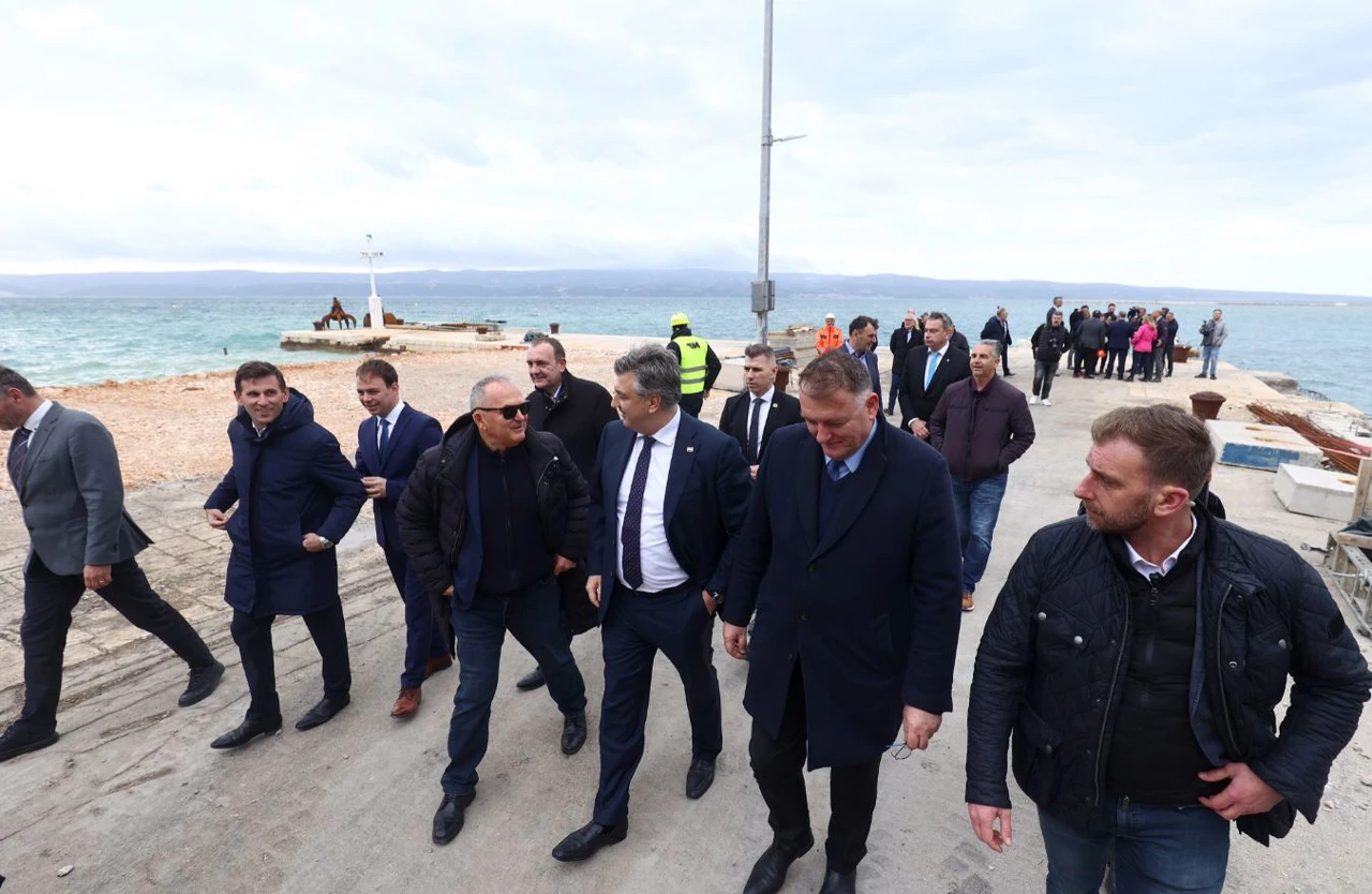 Premijer Plenković posjetio gradilište luke u Omišu