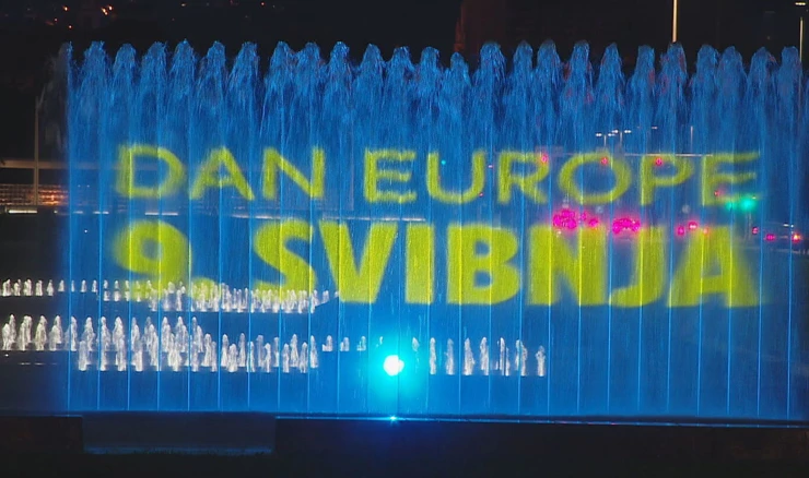 Fontane u Zagrebu zasvijetlile bojama i simbolima Europske unije