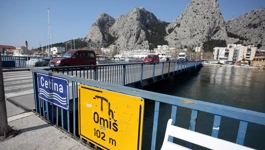  Omiški most preko rijeke Cetine 