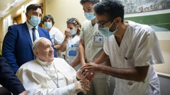 Papa Franjo izašao iz bolnice