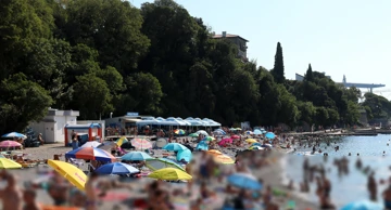 Plaža na Kantridi: danju kupalište i sunčalište, mjesto koncerata i zabave
