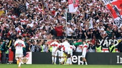  Igrači Stuttgarta slave nakon trećeg gola Bayernu 
