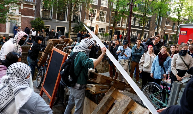  Propalestinski prosvjednici podižu barikade ispred amsterdamskog sveučilišta