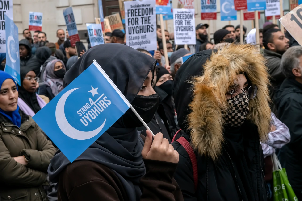 prosvjed protiv ujgurskog genocida ispred kineske ambasade u Londonu 13.11.2021.