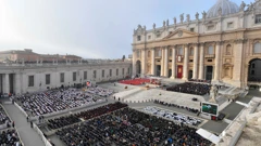Tisuće ljudi oprostile su se od Benedikta XVI.