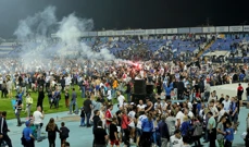 Navijači na terenu nakon utakmice, Foto: Dubravka Petrić/PIXSELL