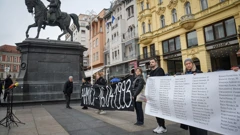 Prosvjedno stajanje na Trgu bana Josipa Jelačića u znak sjećanja na žrtve Ahmića