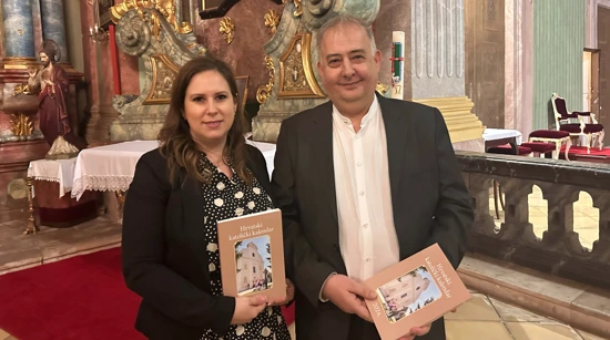 Glasnogovornik Hrvata u mađarskom parlamentu Jozo Solga i urednica kalendara Lilla Trubić
