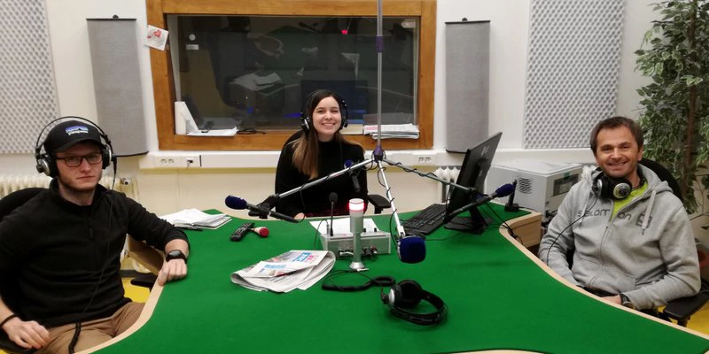 Ivan, Mirela i Elvir u toplom studiju o vjetru i vodi Islanda (Foto: Mirela Džafić / HRT - Radio Rijeka)