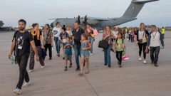 Avion s evakuiranima iz Sudana sletio u Španjolsku