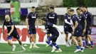 Zagrijavanje igrača Hajduka uoči utakmice s Lokomotivom