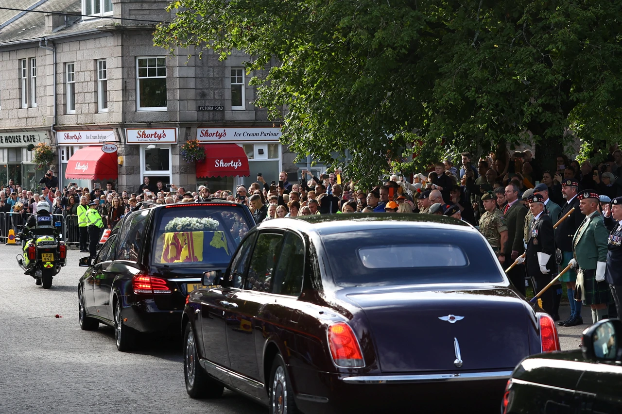 Vozilo s kraljičinim lijesom, Foto: Hannah McKay/Reuters