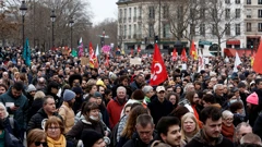 Francuski Senat usvojio reformu mirovinskog sustava dok plamte novi prosvjedi