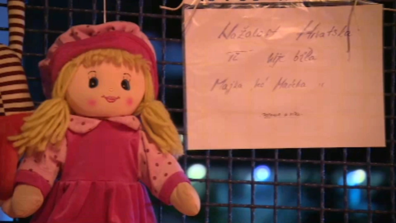 Poruka ispred Klaićeve bolnice nakon smrti djevojčice iz Nove Gradiške