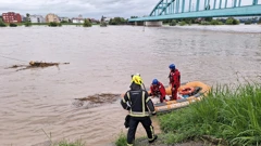 Zagrebački vatrogasci spasili dvije osobe sa splavi na Savi