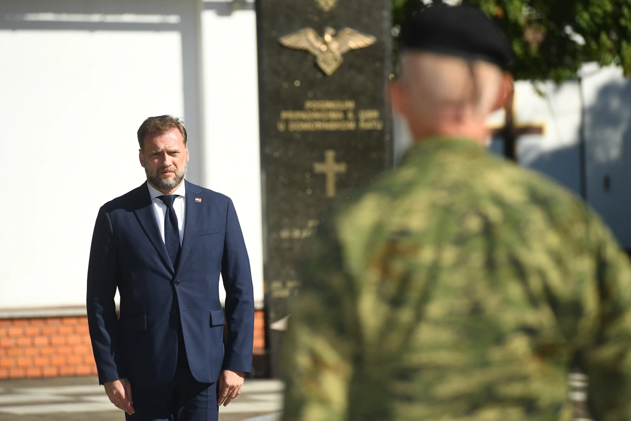 Ministar obrane Mario Banožić prilikom posjeta Gardijskoj oklopno-mehaniziranoj brigadi (GOMBR), Foto: MORH/-