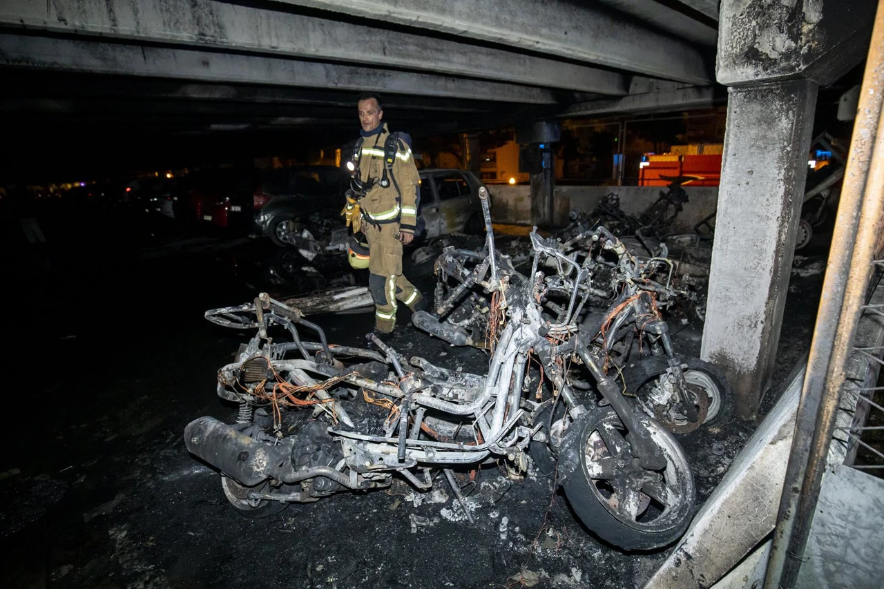 Split: U garaži izgorjeli motori i automobili, Foto: Miroslav Lelas/PIXSELL