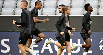 Luka Modrić na treningu sa suigračima