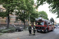 Skela i dio zgrade urušili se na automobile u Klaićevoj ulici , Foto: Patrik Macek/PIXSELL
