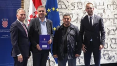 Ministar Erlić dodjeljuje ugovore iz Programa za unaprjeđenje infrastrukture  