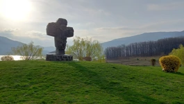 Ramski križ - rad akademskog kipara Mile Blaževića