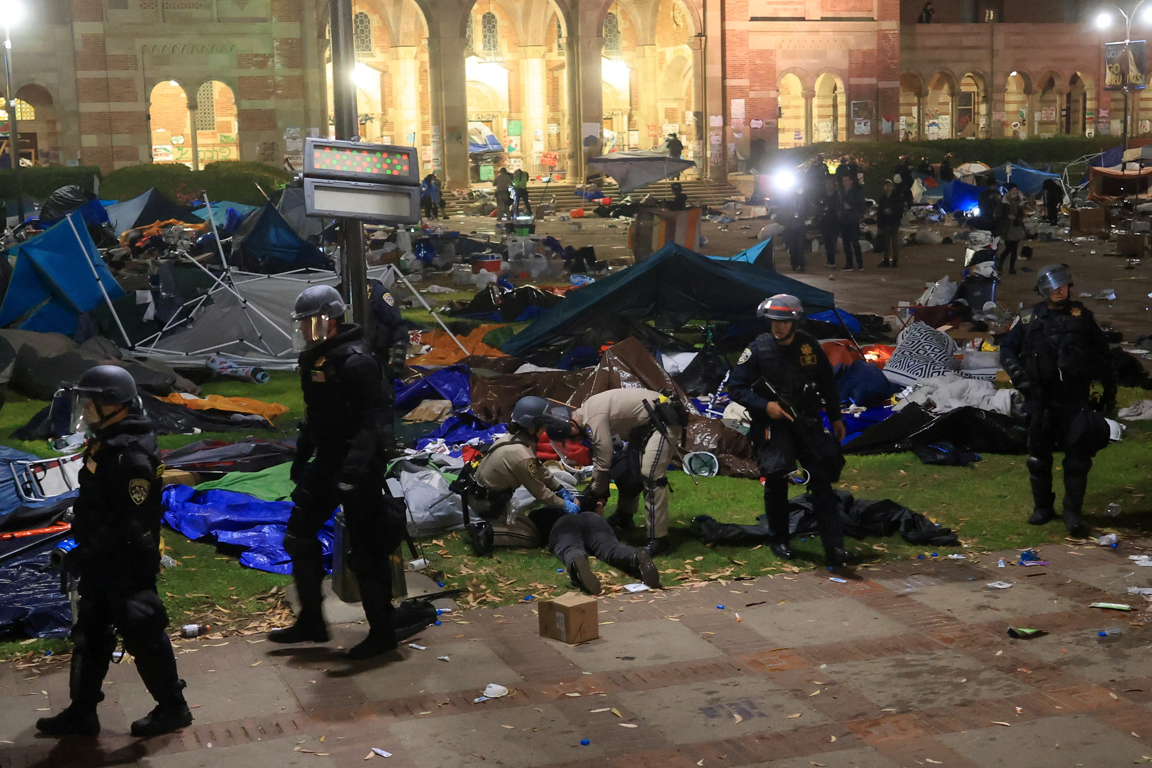 Kalifornija: Policija srušila propalestinski kamp na UCLA-ju