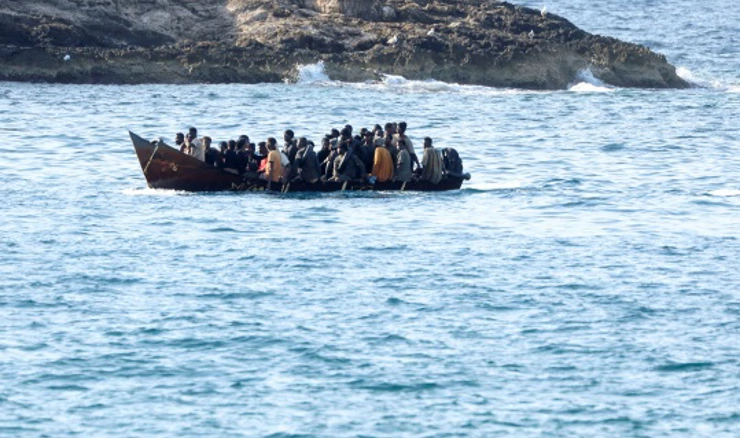 Brod s migrantima u blizini Lampeduse, arhivska fotografija 