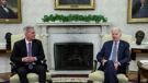 Joe Biden i Kevin McCarthy na razgovoru o podizanju granice zaduživanja