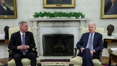 Joe Biden i Kevin McCarthy na razgovoru o podizanju granice zaduživanja