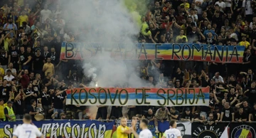 Poruke s tribinama stadiona u Bukureštu