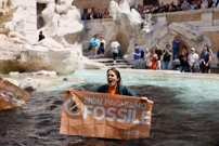 Ekološki aktivisti zacrnili vodu u Fontani di Trevi, Foto: Allesandro Penso/REUTERS