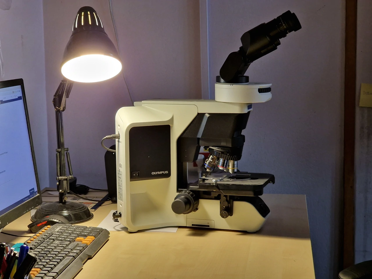Novi mikroskop u oskečkom KBC-u, Foto: Krunoslav Inhof/HRT Radio Osijek