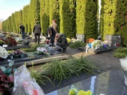 Na grobove na Memorijalnom groblju položene ruže i upaljene svijeće, Foto: Ana Mitar Šimić/Radio Osijek