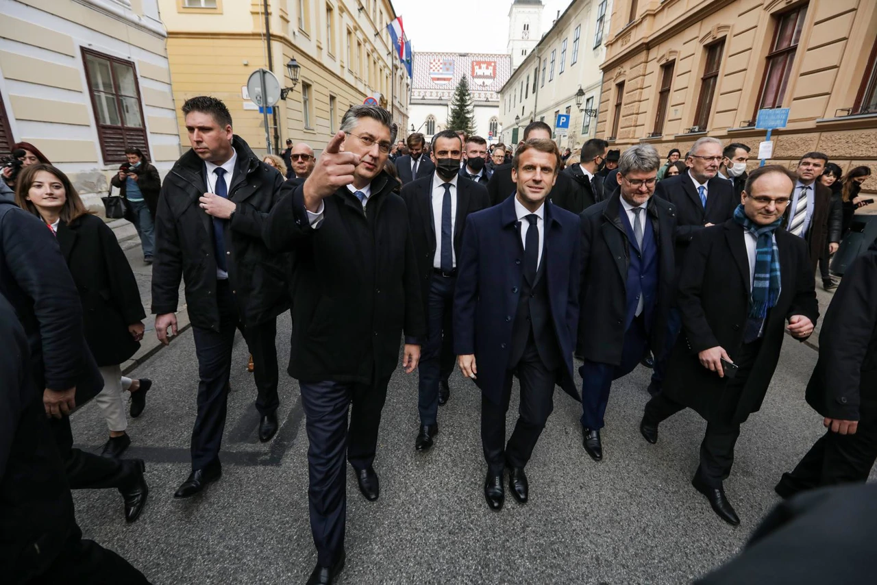  Andrej Plenković i Emmanuel Macron prošetali su Gornjim gradom 